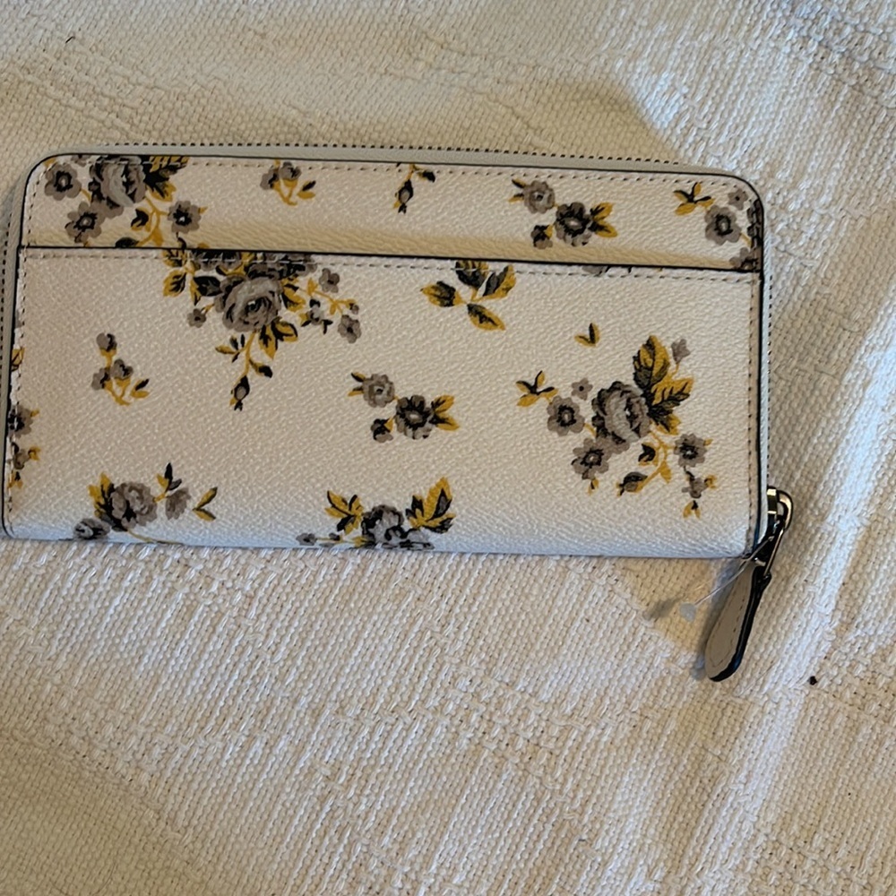 COACH Accordion Zip wallet in prairie print - 59014- NWT - Picture 3 of 8